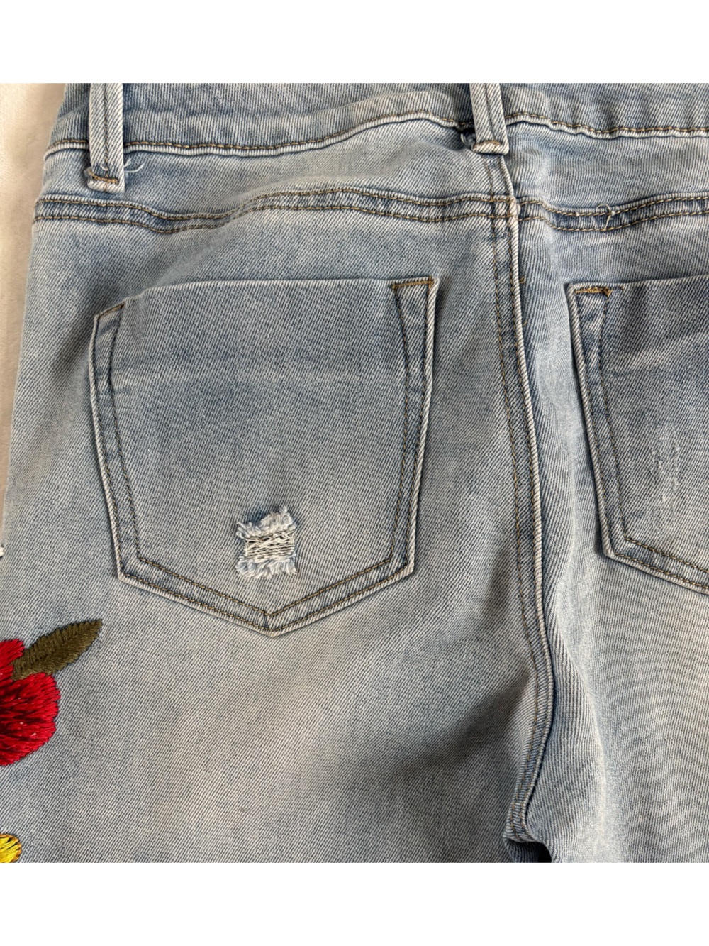 Indigo Rein Floral Boho Embroidered Cropped Ankle Jeans Size 9 Distressed Denim - Picture 15 of 15